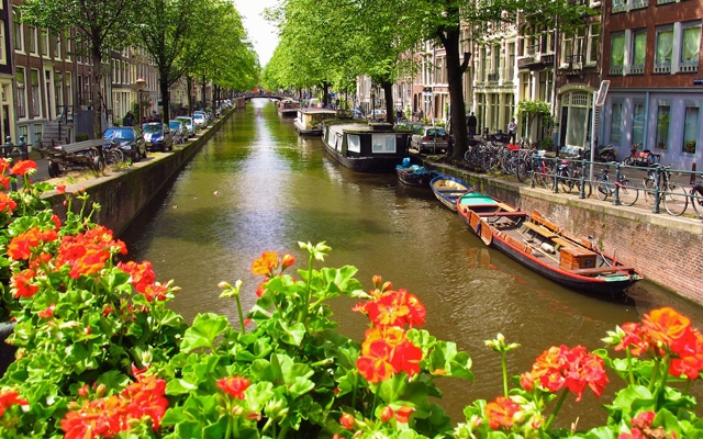 Above: The picturesque canals of the Jordaan, Amsterdam (Photo: Amy Laughinghouse)