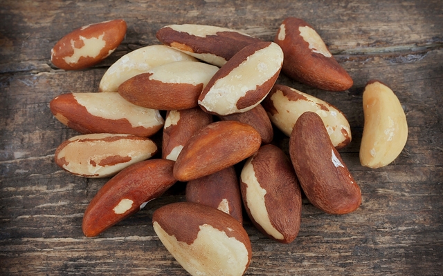 Nuts have been shown to help lower cholesterol (Photo: Volosina/Shutterstock)