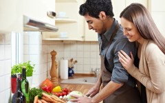 How to impress a woman in the kitchen (Photo: Robert Kneschke/Shutterstock)