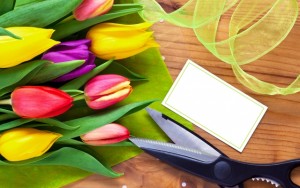 Above: How to buy flowers for women (Photo: RTimages/Shutterstock)