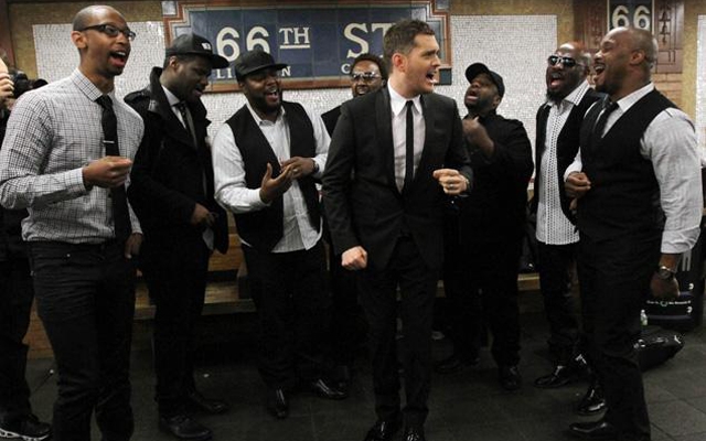 Michael Bublé surprises NYC subway riders with with an a cappella performance (Screencap: YouTube)