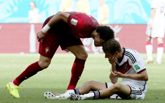 Pepe goes head-to-head with Thomas Muller