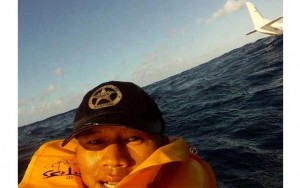 Ferdinand Puentes captures this photo of himself as his plane sinks behind him