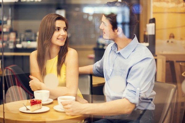 First dates are like job interviews (Photo: gpointstudio/Shutterstock)