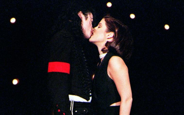 The 10 Most Memorable MTV VMA Moments In History - Michael Jackson Lisa Marie Kiss