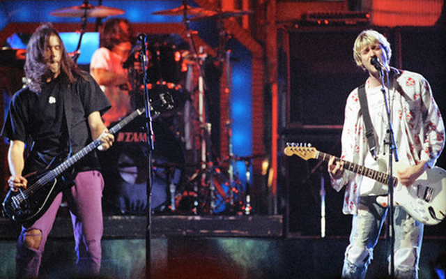 The 10 Most Memorable MTV VMA Moments In History - Nirvana vs Guns n Roses