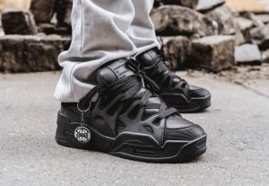 Above: The SRLo in a solid black colourway